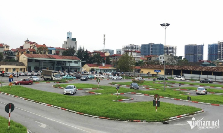 Trường hợp GPLX bị hết hạn quá 1 năm, người lái sẽ phải thi lại cả lý thuyết và thực hành. Ảnh: Hoàng Hiệp
