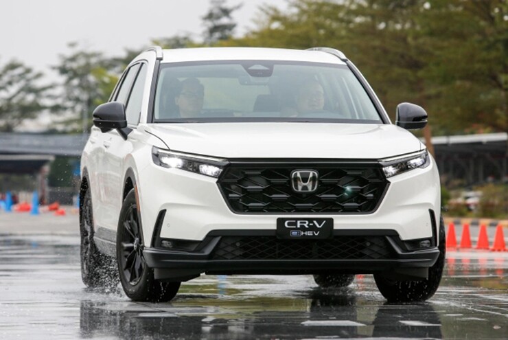 Honda CR-V được ưu đãi 50% lệ phí trước bạ.