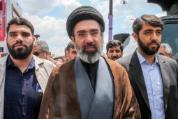 Dấu hỏi về sự xuất hiện của tân Lãnh tụ tối cao Iran trước ngày tang lễ người cha quá cố