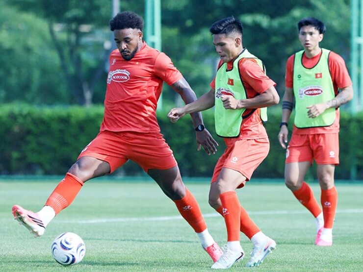Xuân Son phấn khích ăn mừng “Siu“ như Ronaldo, ĐT Việt Nam hứng khởi tập ở Hàn Quốc