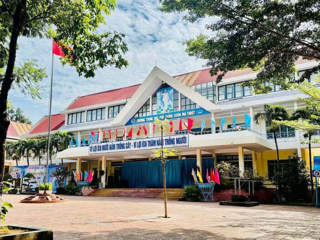 Điểm học bạ gần tuyệt đối vẫn trượt lớp 10