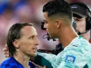 Khoảnh khắc Ronaldo ôm Luka Modric gây sốt