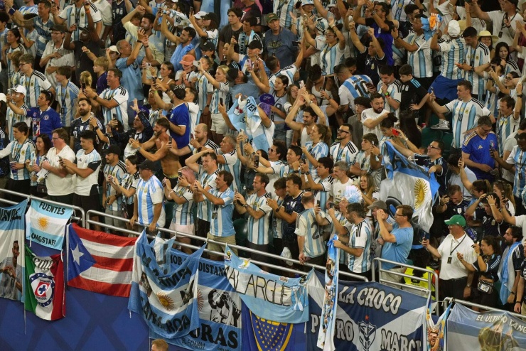 Argentina đã đoạt vé đi tiếp một cách nghẹt thở.&nbsp;Ảnh: AP.