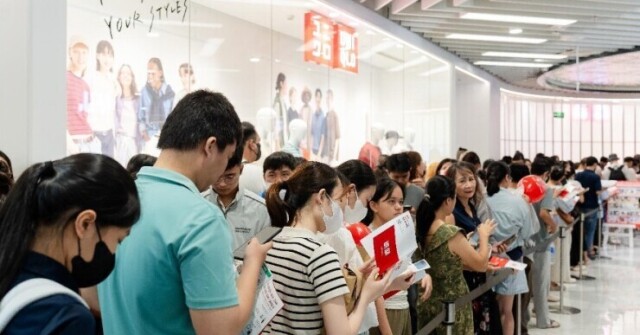 Sức hút khủng của UNIQLO tại Đà Nẵng: Hàng nghìn lượt khách đổ về trong ngày đầu tiên khai trương