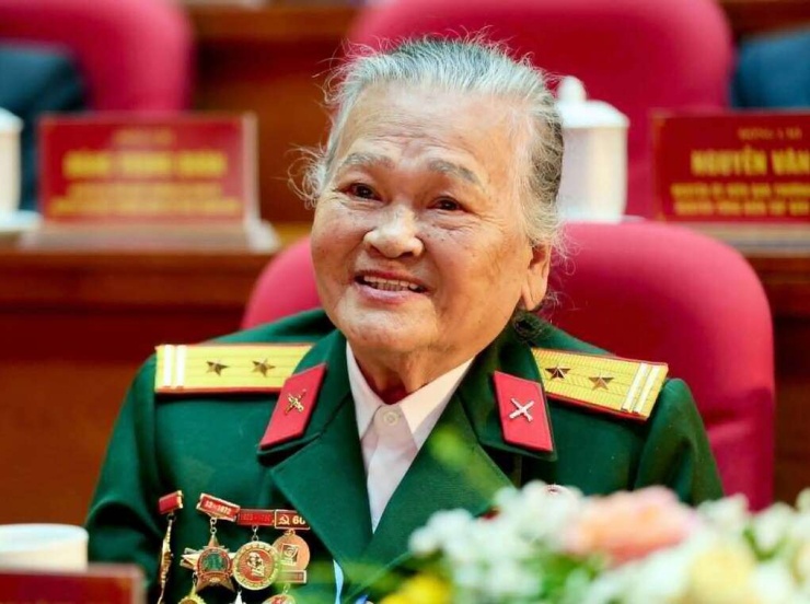 Bà Ngô Thị Tuyển tại lễ kỷ niệm 60 năm chiến thắng Hàm Rồng, năm 2025. Ảnh: Lê Hoàng