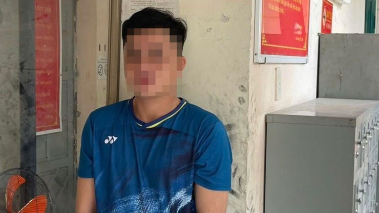 Đối tượng Phúc đang bị công an tạm giữ 