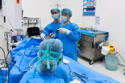 Uống nước lá cây để tan sỏi thận, nam thanh niên 'nuôi' khối sỏi san hô khổng lồ