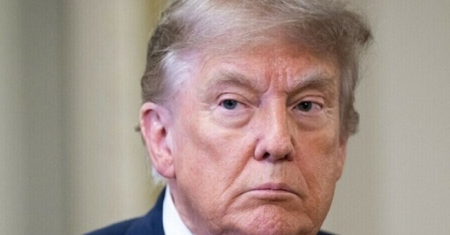 Ông Trump: Con tôi mua cái xe tải cũng bị cáo buộc nắm tin nội bộ
