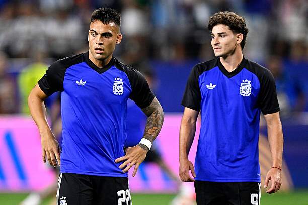 Lautaro và Alvarez vẫn chưa đóng góp được gì cho Argentina từ đầu giải