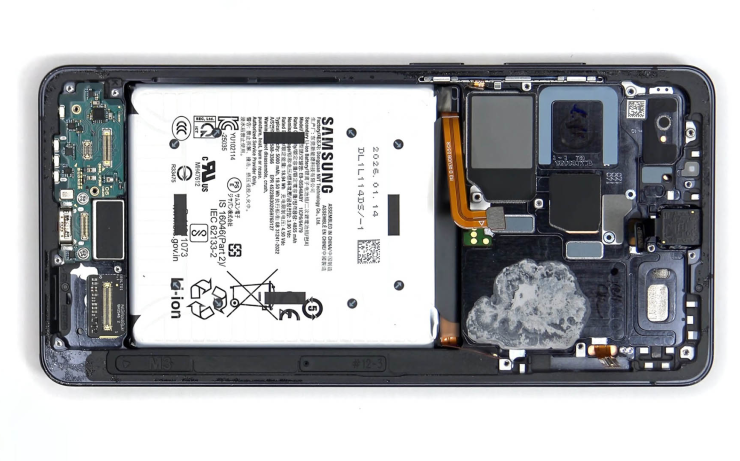 Pin Galaxy S27 Ultra vẫn có thể lần đầu vượt mốc 5.000 mAh. Ảnh: PBKreviews/ Wccftech