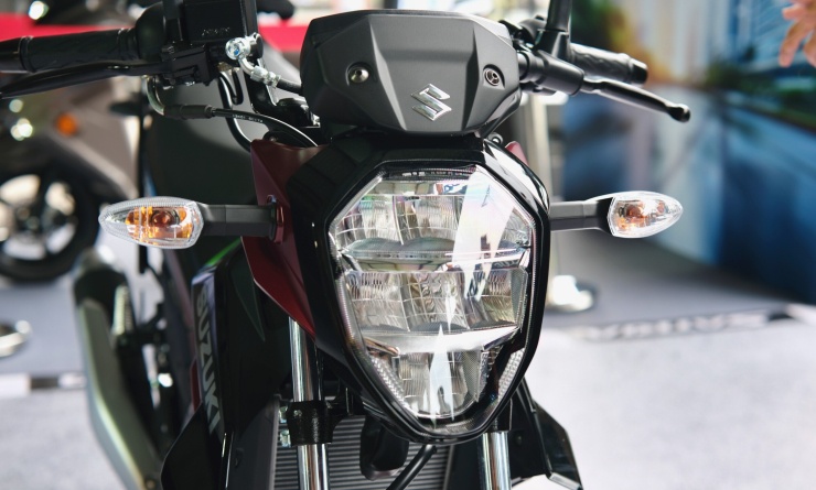 Cụm đèn LED trên bản Pro.