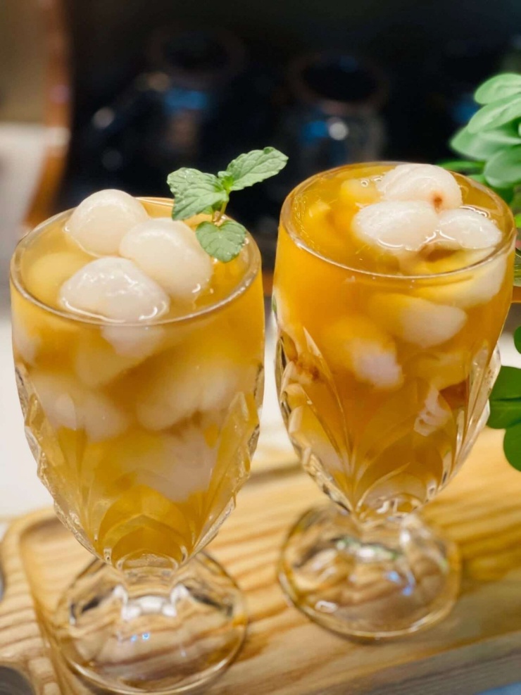 So với nhiều loại quả mùa hè như dưa hấu, xoài hay đào, quả vải nổi bật bởi hương thơm đặc trưng và vị ngọt đậm tự nhiên.