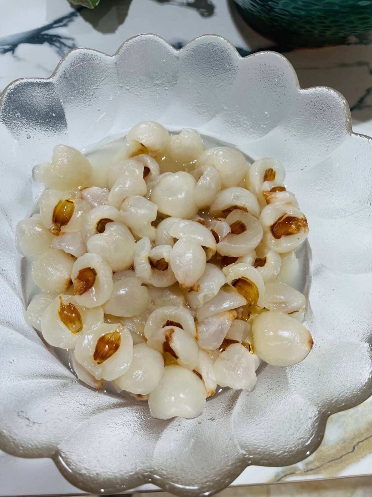 Vải tách hạt ngâm cùng đường