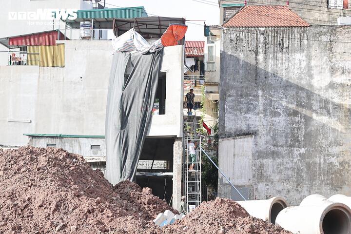 Loạt nhà siêu mỏng, siêu méo mọc lên sau giải phóng mặt bằng vành đai 2,5 - 8