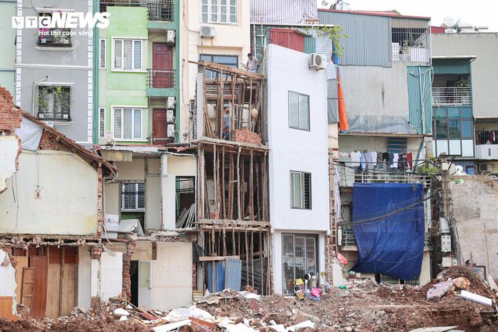 Không ít hộ dân cũng tranh thủ sửa chữa, cải tạo phần diện tích còn lại sau khi hoàn tất việc giải phóng mặt bằng nhằm tiếp tục sử dụng hoặc phục vụ hoạt động kinh doanh.