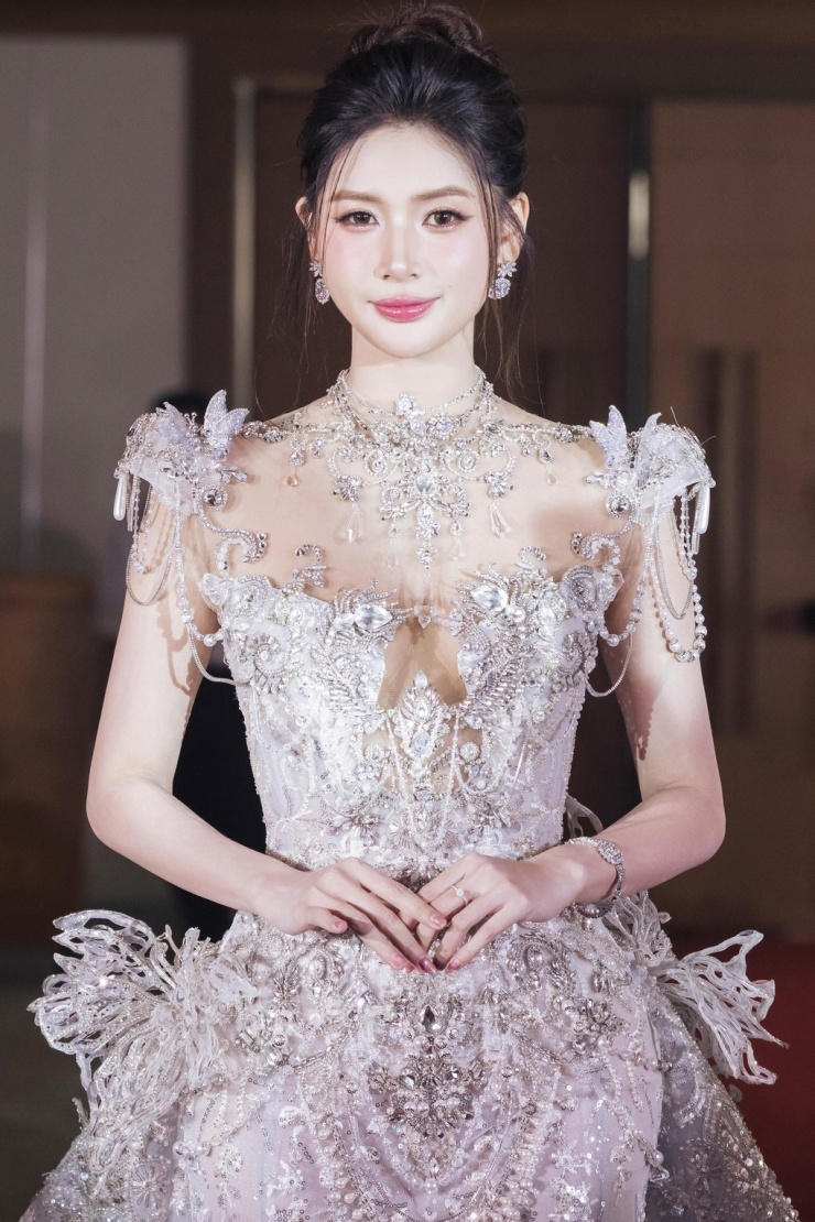 Thu Uyên khoe sắc tại họp báo. Ảnh: BTC