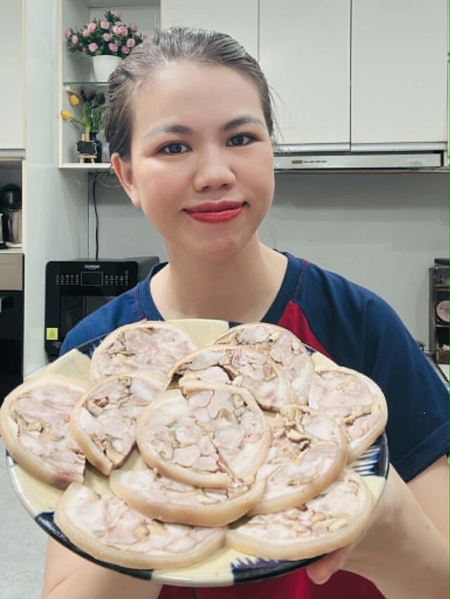 Mẹ đảm Thanh Huệ bên thành phẩm