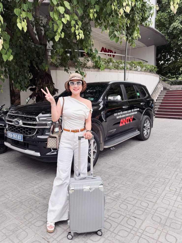 Đại uý công an, diễn viên Minh Hương: Tuổi 40 đi qua nhiều giông bão… - 10