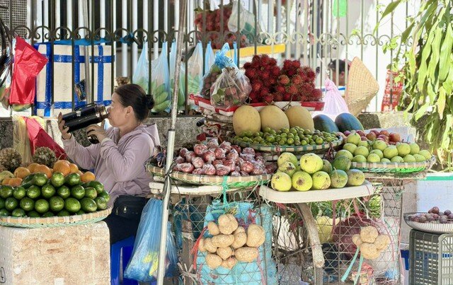 Theo chia sẻ của các tiểu thương, bơ sáp và bơ 034 là hai loại bơ được ưa chuộng trên thị trường bởi hương vị thơm ngon, giá cả phải chăng.