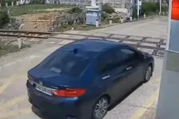 Xử lý nữ tài xế lái ô tô vượt đường ngang khi đèn đỏ đã bật