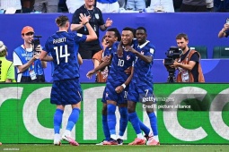 Dembele nhường phạt đền cho Mbappe, đội trưởng ĐT Pháp chớp thời cơ bám đuổi Messi