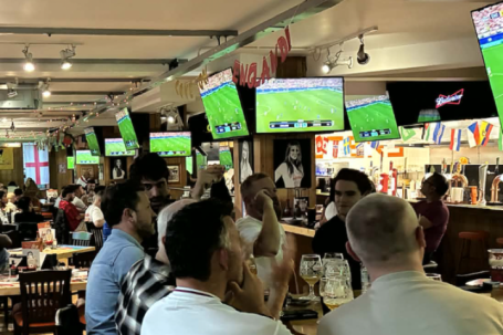 Người Việt kể chuyện đi xem World Cup ở Mỹ, Anh