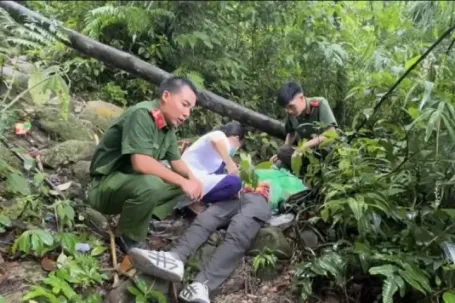 Nam thanh niên leo núi Yên Tử gặp nạn