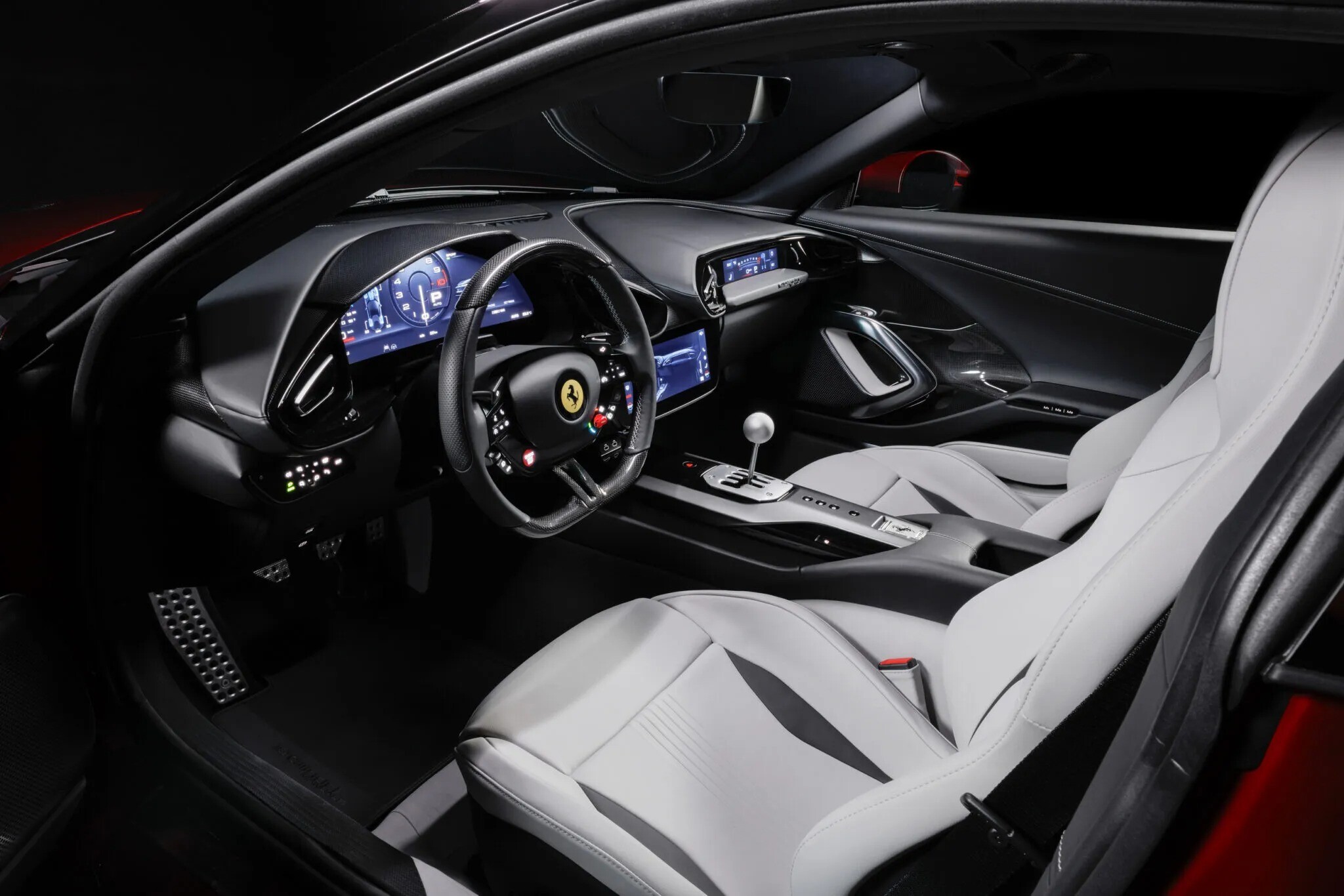 Ferrari vừa khiến giới mộ điệu bất ngờ khi hồi sinh cấu hình cần số sàn dạng cổng gạt.