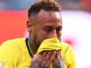 Ảnh Neymar gục ngã gây bão toàn cầu