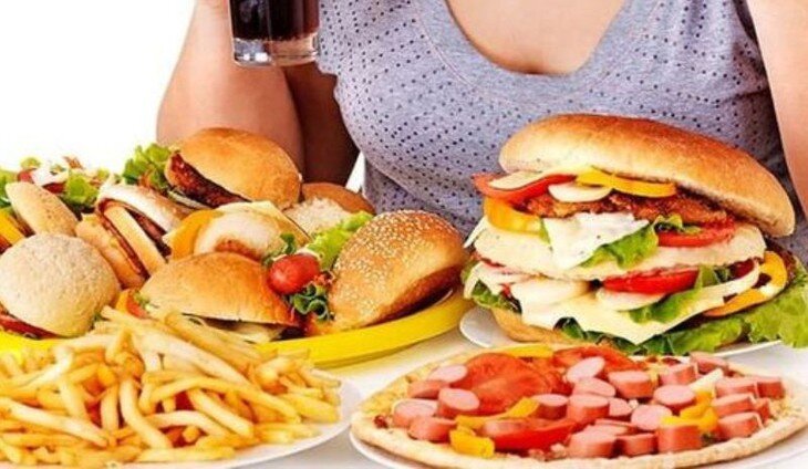 Chế độ ăn nhiều tinh bột tinh chế, thực phẩm siêu chế biến và đồ uống có đường làm tăng nguy cơ tích mỡ nội tạng.