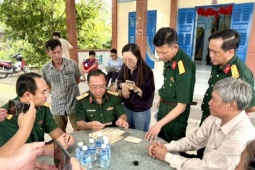 Chính ủy Bộ Tư lệnh TP.HCM đến tận nhà xác minh thân nhân liệt sĩ Huỳnh Văn Quên