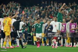 Đại chiến Mexico - Anh cực nóng, trung vệ Quansah nhận thẻ đỏ trực tiếp