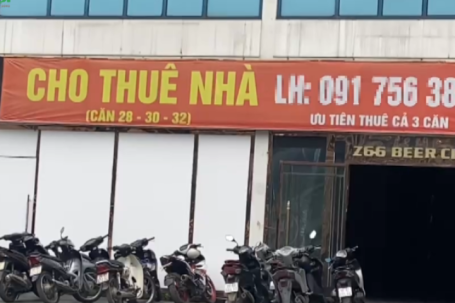 Nhiều căn nhà mặt phố trên các tuyến đường lớn tại các phường Thanh Xuân đóng cửa bỏ không 'dài cổ' chờ khách thuê