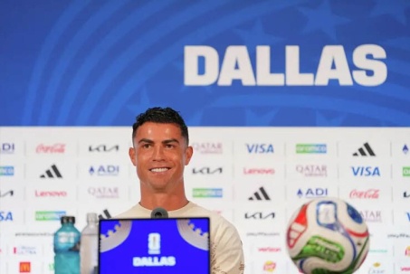Ronaldo xác nhận đá kỳ World Cup cuối, móc mỉa nhà báo trước ngày đấu Tây Ban Nha