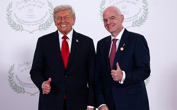 Tổng thống Donald Trump được cho đã trực tiếp gọi điện cho Chủ tịch FIFA Gianni Infantino