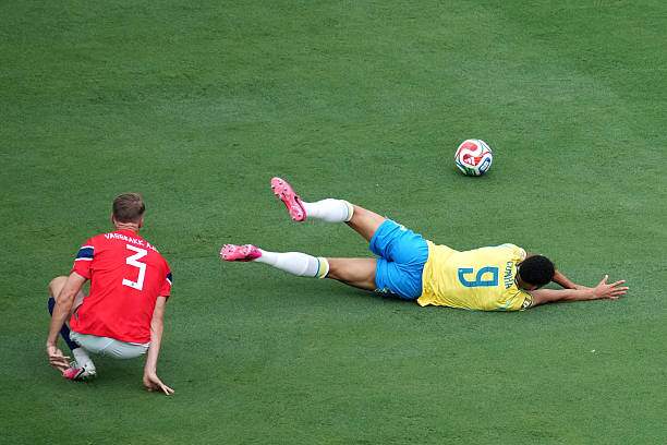Trực tiếp bóng đá Brazil - Na Uy: Neymar sút penalty rút ngắn (World Cup) (Hết giờ) - 5