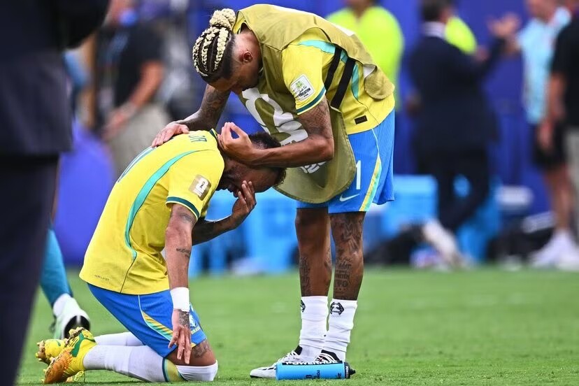 Khoảnh khắc Neymar bật khóc gây bão toàn cầu.