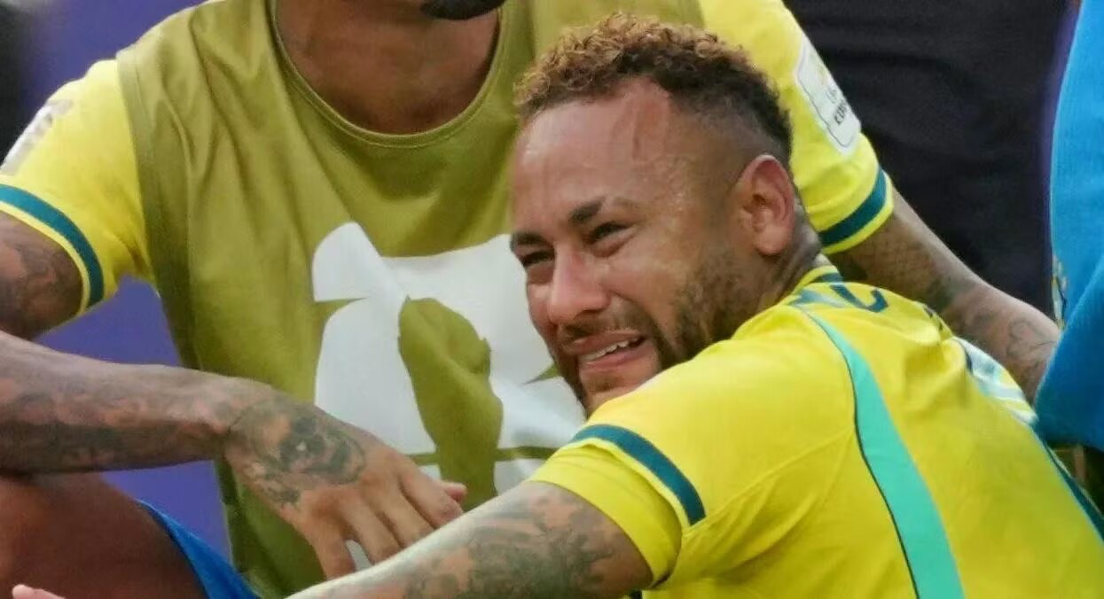 Khoảnh khắc Neymar bật khóc gây bão toàn cầu.