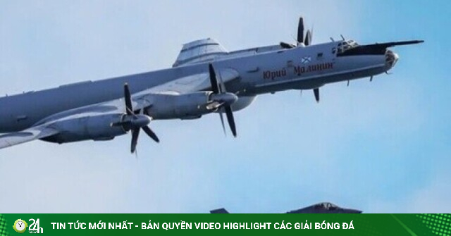 Máy bay Tu-142 Nga thả phao sonar áp sát nhóm tàu sân bay Anh