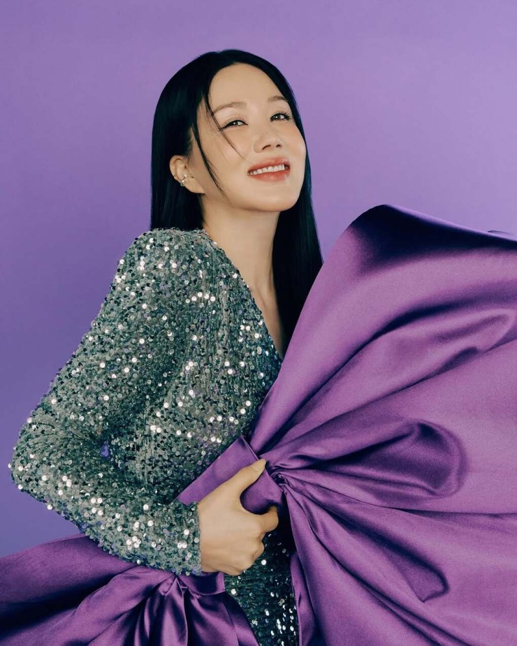Nhan sắc trẻ trung và thể trạng dẻo dai của Uhm Jung Hwa nhiều năm qua khiến cô trở thành hình mẫu lão hóa khỏe mạnh của phụ nữ Hàn Quốc. Ảnh: Instagram umaizing