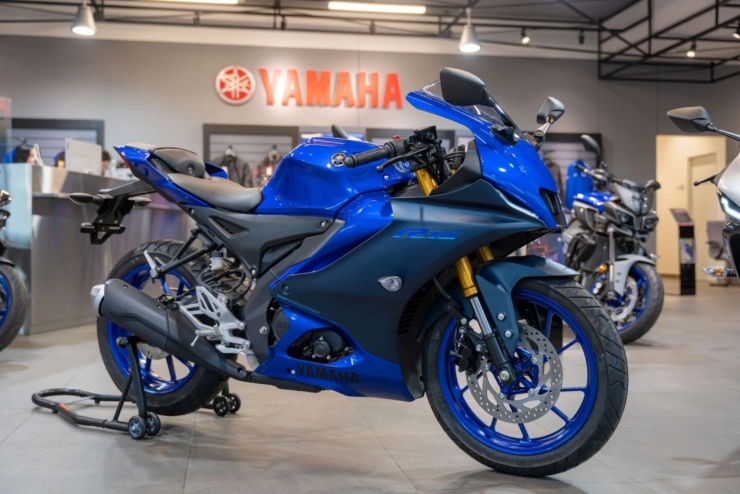 Mẫu Yamaha YZF-R15 sử dụng hệ thống giảm xóc trước dạng hành trình ngược USD. Ảnh: Yamaha Việt Nam