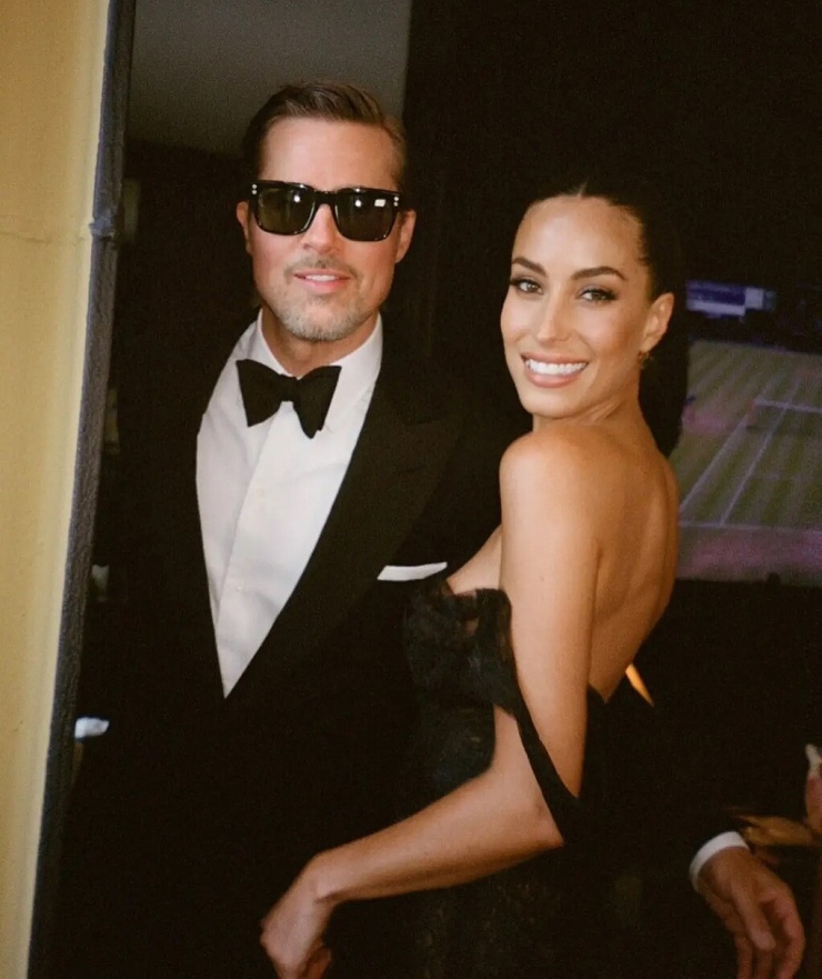 Brad Pitt và Ines de Ramon lên đồ quyến rũ khi đi đám cưới Taylor Swift. Ảnh: Instagram/ Laurie Zanoletti