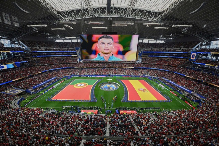 Một sân khấu lớn, một đối thủ xứng tầm trong ngày Ronaldo chia tay World Cup. Ảnh: AP