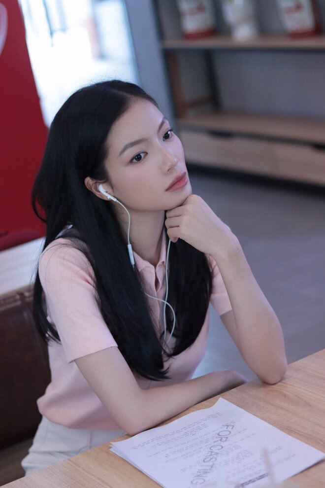 Chân dung Á hậu 'ăn chay trường' đóng vai Hoàng Thị Cúc trong 'Hoàng hậu cuối cùng' - 12
