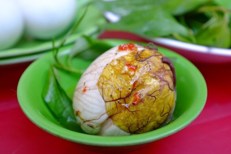 Trứng vịt lộn là món ăn giàu dinh dưỡng