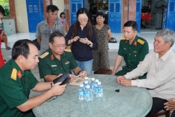 Cuộc gặp xúc động giữa Chính ủy Bộ Tư lệnh TPHCM với thân nhân liệt sĩ Huỳnh Văn Quên