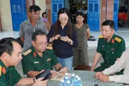 Cuộc gặp xúc động giữa Chính ủy Bộ Tư lệnh TPHCM với thân nhân liệt sĩ Huỳnh Văn Quên