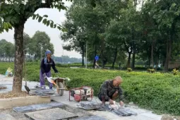 Hà Nội: Vì sao vỉa hè vừa làm xong lại đào lên lắp cống?