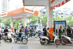 Bộ Công Thương nói gì về việc giá xăng giảm, giá hàng hóa khác vẫn đứng yên?
