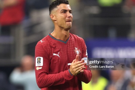 Ronaldo bật khóc sau khi thua Tây Ban Nha: Siêu sao với giấc mơ World Cup dang dở
